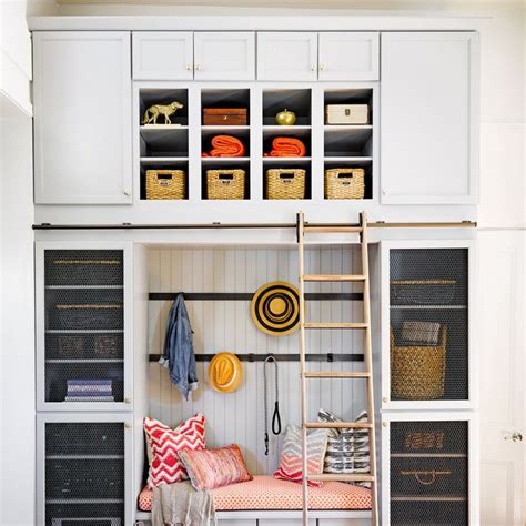Mudroom home offices are essentially small workspaces that often turn a lonely, underutilized corner into a smart workstation. 25 Stylish Mudroom Ideas 2020 - Best Ways Organize a Small ...