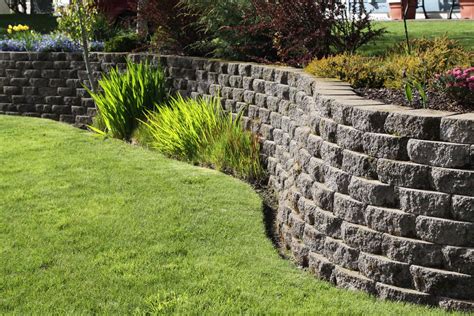 These days, retaining walls are famous because of the benefits they bring to your home's landscape. 50 Backyard Retaining Wall Ideas and Terraced Gardens (Photos) - Home Stratosphere