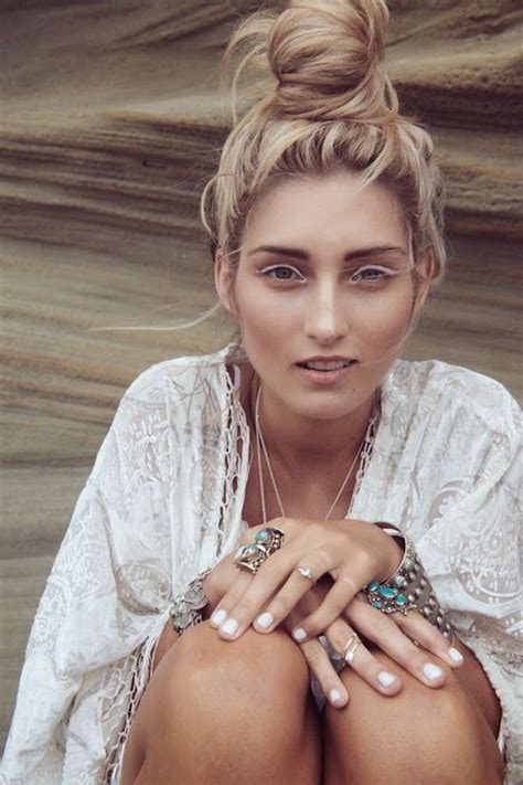 I wanted to do messy buns that were actually achievable! Top 10 Messy Buns - Julie Lauren