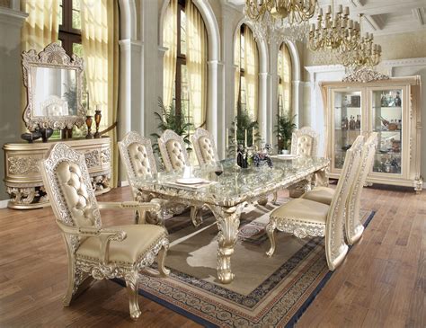 Luxury Dining Room With Elegant Chandelier