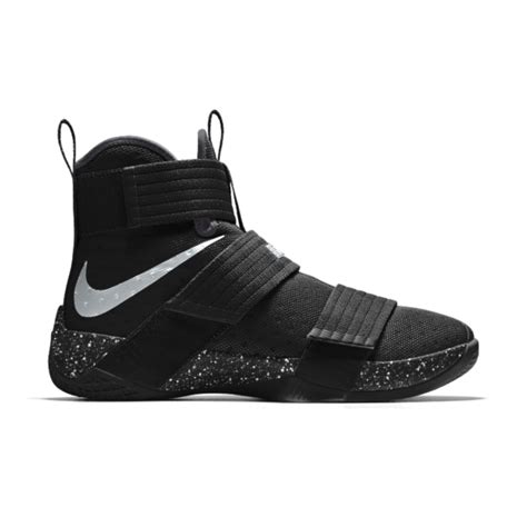 Calzas, remeras y tops deportivos que acompañan y se adaptan a tus movimientos o simplemente las prendas más cómodas para disfrutar de un domingo en casa. أخدود كيس لاسلكي botas de basquet nike - interprettheworld.com