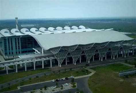 5 Bandara Indonesia Lebih Mewah Dari Changi Airport
