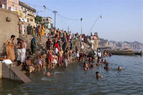 Fotos De Tomar Banho No Rio Ganges Imagens De Tomar Banho No Rio Ganges Sem Royalties