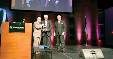 Iowa Bankers Association Honors Jim Schipper With Leach Leadership Award Osceola Sentinel Tribune