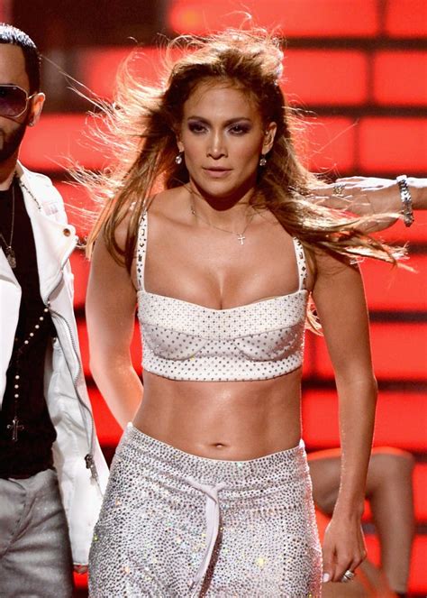 Jennifer Lopezs Abs Pictures Popsugar Latina Photo 18