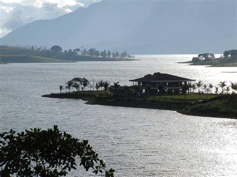 Lago Calima El Sitio Más Visitado Por Turistas De Muchas Partes Del Mundo