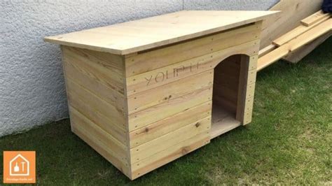 Un petit plan au format pdf sur la construction en palette. Fabriquer une niche pour chien en bois : tuto DIY ...