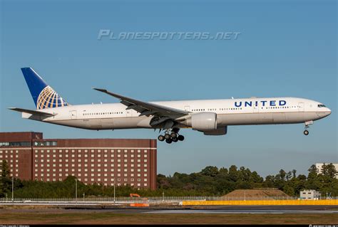 N2331u United Airlines Boeing 777 322er Photo By Māuruuru Id 1347040