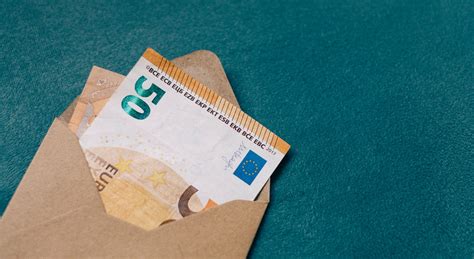 Lassen sie ein nießbrauchrecht eintragen, können sie nicht nur weiter in dem haus wohnen bleiben, sie könnten es auch vermieten. Vermögen verschenken: Wie Sie Geld, Haus oder Firma ...