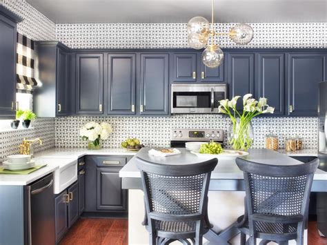 Natural elements with some pops of color as well as a visit to the dark side with colors you might never expect. 9 Kitchen Color Ideas That Aren't White | HGTV's ...