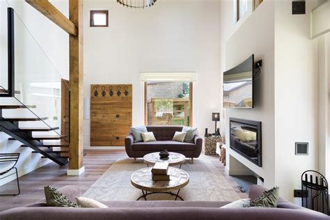 Su diseño exterior típico del pirineo aragonés contrasta con la decoración modernista y minimalista de su interior. Reservar una casa rural en Hoz de Jaca | Casa Rural ...