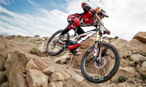 Yt Revamps Aaron Gwins Dh World Cup Winning Carbon Tues Downhill Bike