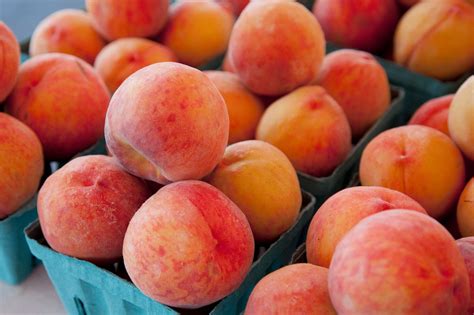 4 Types Of Peaches To Know This Summer Peach Recipe Peach How To