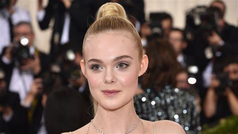 Met Gala 2016 This Is The One Person Elle Fanning Wants To Selfie With