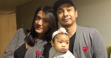 Bahagianya raditya dika saat makan bareng istri dan keluarga. Istri Hamil Lagi, Raditya Dika Bawa Kegelisahannya ke Atas ...