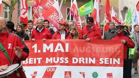Der tag der arbeit ist ein gesetzlicher feiertag und wird auch maifeiertag oder einfach nur erste mai genannt. 1. Mai-Feiertag heute: Für den "Tag der Arbeit" bezahlten ...