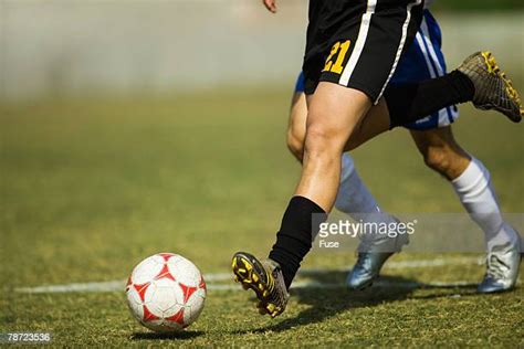 Fußballer Füße Stock Fotos Und Bilder Getty Images