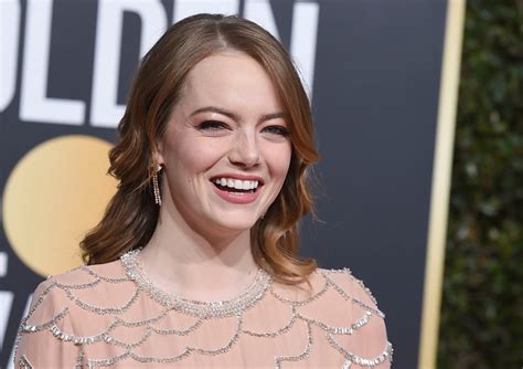 emma stone yells ‘i m sorry when called out for ‘aloha whitewashing indiewire emma stone