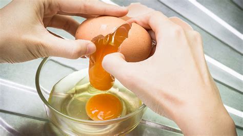 Youve Been Cracking Eggs Wrong Your Entire Life Eat This Not That