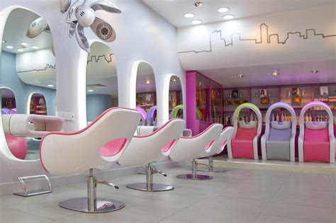 Businesses such as a coffee shop, a clothier, realtor, floral shop and a beautysalon. Hairsmiths Unisex hair salons | Cyprus inform