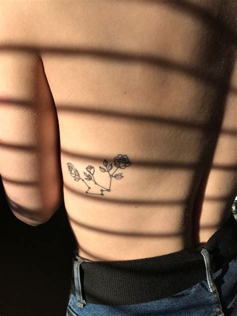 11 aquarius tattoo ideas to celebrate the sign of the season. Erstaunliche Wassermann Tattoo Designs mit Bedeutungen ...