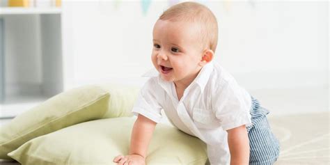 The english for meses is monthes. El bebé de 8 meses 👶¡Siempre quiere estar contigo ...