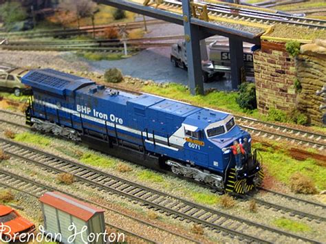 Llegó un día antes porque dio la vuelta al mundo por el este y por el sol cambiaban los minutos. Colección de Ferrocarriles en miniatura - Friki.net
