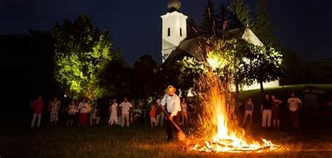 Írországban ez az éjszaka különösen fontos alkalom, vidéken számos városban pedig karnevált is rendeznek ennek. Egy éjszaka több múzeumban - Cultura.hu