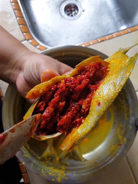 Pertama, anda bisa menurunkan risiko terserang atau terkena penyakit. Ikan Bawal Sumbat Sambal Cili Kering Garing, Resepi Arwah ...