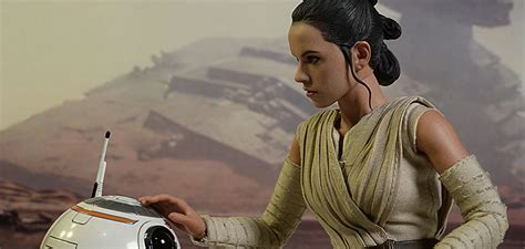 Review And Photos Of Hot Toys Rey Bb 8 Star Wars Sixth Scale Figures
