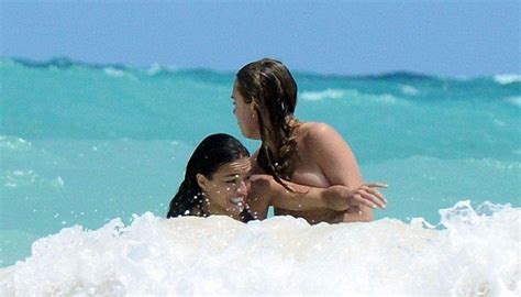 Michelle Rodríguez y Cara Delevingne de vacaciones desnudas en Cancún