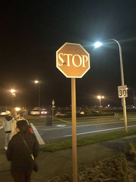 This stop sign has a different font : mildlyinteresting