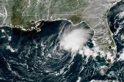 Tormenta Tropical Arlene 1ra Con Nombre De La Temporada Se Forma En