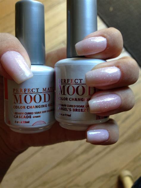 All But Ring Finger Lechat Perfect Match Gel Mood Polish Cascade