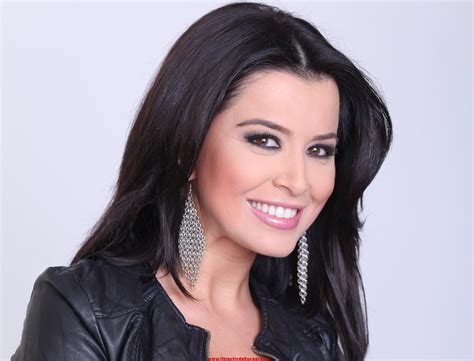 Postul de televiziune antena 1 a fost lansat în 1993, fiind la vremea aceea o premieră pentru publicul din românia. Antena 1 Romanian TV Simona Patruleasa: Fotos - FormulaTV