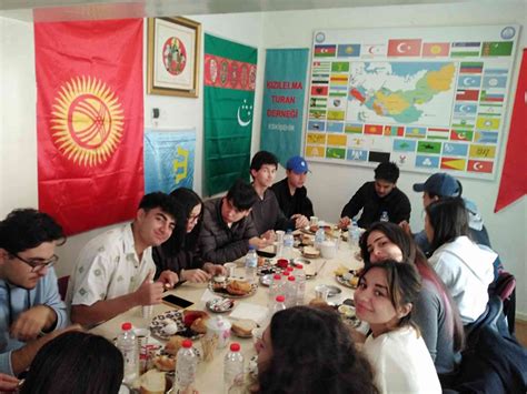Eskişehirde Okuyan Türk Dünyası Öğrencileri Tanışma Kahvaltısında
