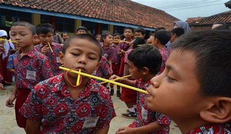 Check spelling or type a new query. Lomba Pindahin Karet Pakai Sedotan | Referensi Perlombaan ...