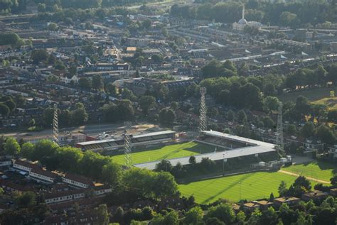 Hier vind je de beste voetbalstadions van nederland. Deventer Adelaarshorst -Fotograaf Moric van der Meer ...