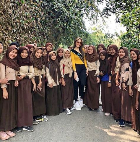 Cantik Dan Berjiwa Sosial Tinggi Ini 3 Aksi Sosial Cinta Laura Yang