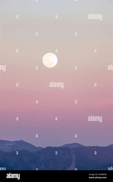 Moon Pink Sky Mountain Hi Res Stock Photography And Images Alamy