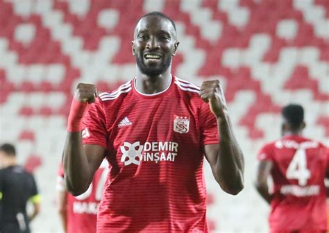 May 11, 2021 · sivasspor kulübü, yeni 4 eylül stadyumu'nu kiraladı süper lig ekiplerinden demir grup sivasspor, gençlik ve spor i̇l müdürlüğü tasarrufunda olan yeni 4 eylül stadyumu'nu 1. Sivasspor'un gol yükünü Yatabare sırtladı - - Sivas Haberleri
