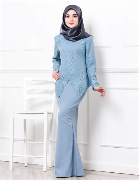 Biasanya, baju kurung ini digunakan dalam keseharian wanita. 43 Baju Melayu Warna Dusty Blue, Inspirasi Untuk Anda