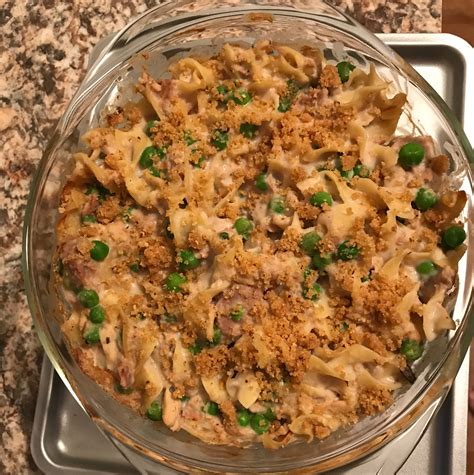 Tuna casserole is a classic comfort food topped with crushed potato chips. Pioneer Woman Tuna Casserole Recipe : 10 Best Tuna Noodle ...