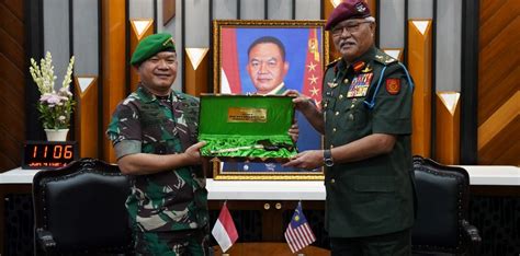 Panglima Tentera Darat Diraja Malaysia Kunjungi Kasad Jenderal Dudung