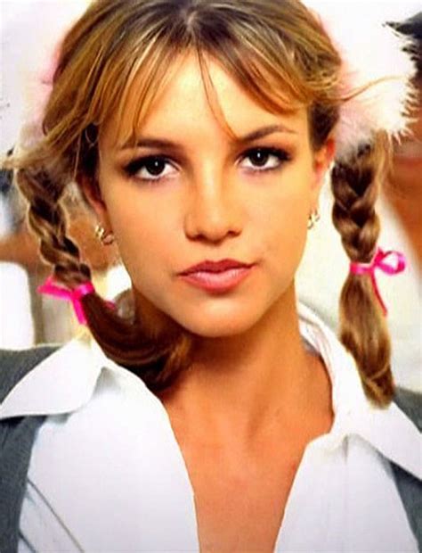 Britney spears 90s costume kim kardashian phenomenal star. Dulu, 10 Gaya Rambut 90an Ini Ngetren Banget Lho! Apa Kamu ...