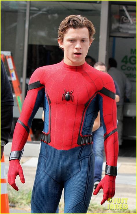 Tom Holland Looks Buff While Filming Spider Man In Nyc Photo