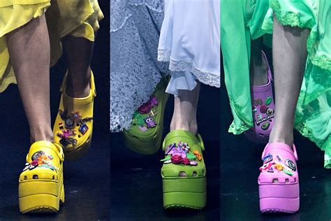 Take a better look at balenciaga's crocs stiletto clogs collab: A hora e a vez das Crocs? - Penteadeira Amarela