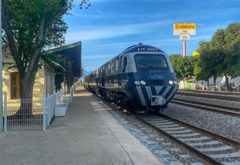 Decenas de familias istmeñas disfrutan del Tren Transístmico en Oaxaca