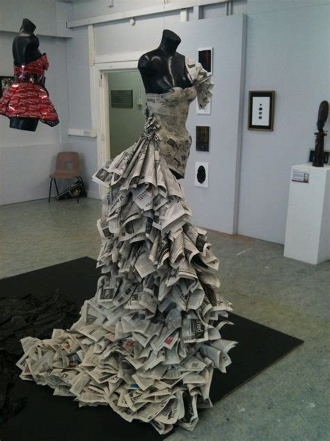 26 erstaunliche papier kleider kollektion und ideen paper dress art recycled dress newspaper