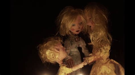 La trama actualiza el tema de la casa encantada, más o menos como hizo kubrick en el resplandor, y lo mezcla con un terror psicológico próximo a el cabo. Trailer de La casa Lobo - Competencia Oficial Ficción ...